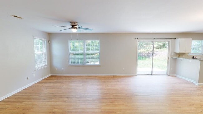 Building Photo - Recently Renovated Single Family Home in t...