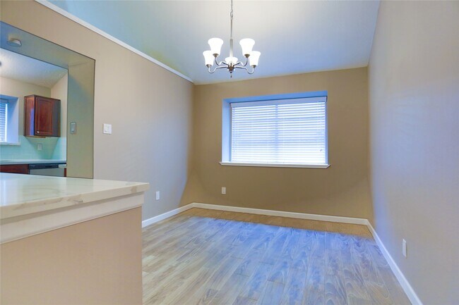 Building Photo - 7007 Glen Rosa Dr