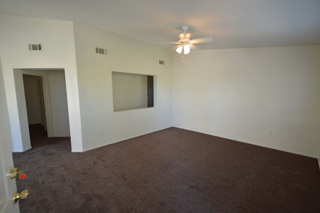 Building Photo - 2nd Floor Condo in a Gated Northeast Commu...