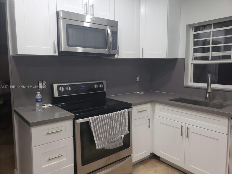 Building Photo - 242 SW 159th Way