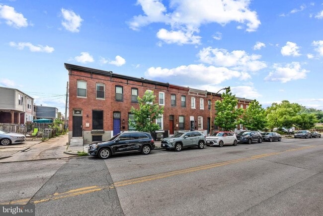 Building Photo - 902 N Milton Ave