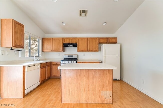 Building Photo - 11000 Vallerosa St