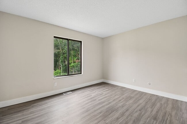 Building Photo - 1385 Country Side Dr