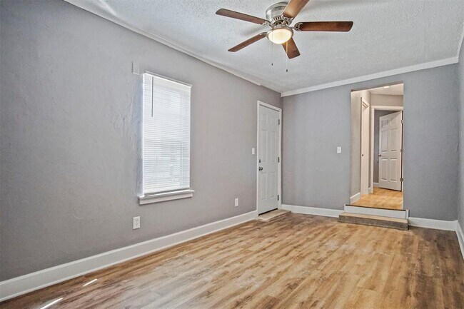 Building Photo - 1704 Cairo Ave