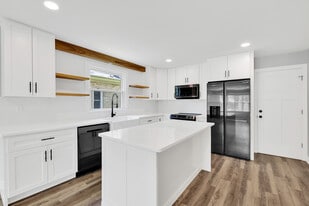 Building Photo - 1066 Poplar St