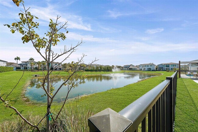 Building Photo - 5718 Ashwood Cir