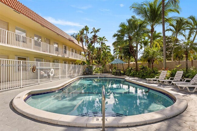 Building Photo - 1125 NE 16th Pl