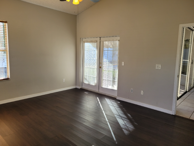 Building Photo - 1906 Smoketree Cir