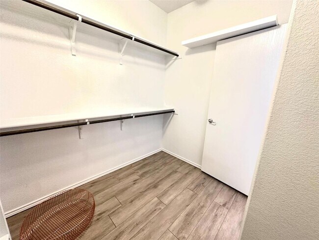 Building Photo - 4323 Nitschke St