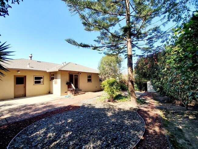 Building Photo - 301 42nd Ave
