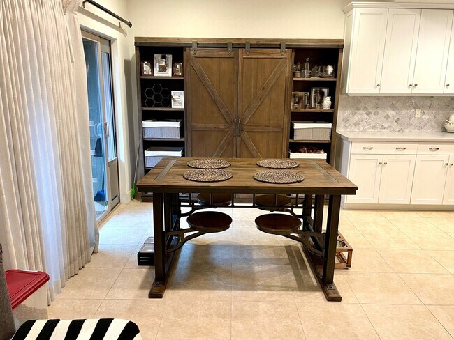 Building Photo - Modern and Chic 2 bed 2.5 bath in Newport Beach!!!