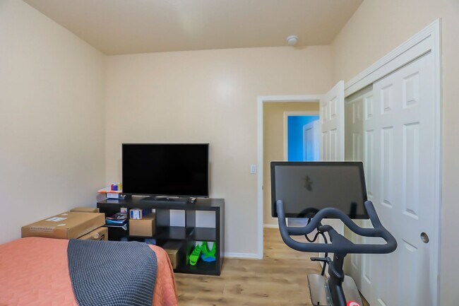 Building Photo - 402 Wildwood Dr