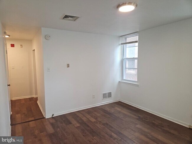 Building Photo - 1332 Wagner Ave