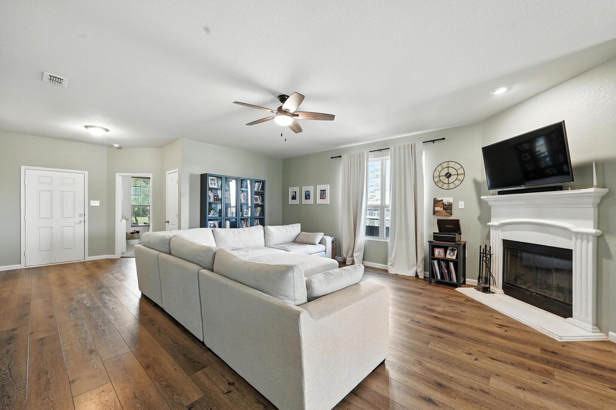 Building Photo - 10525 Wild Meadow Way