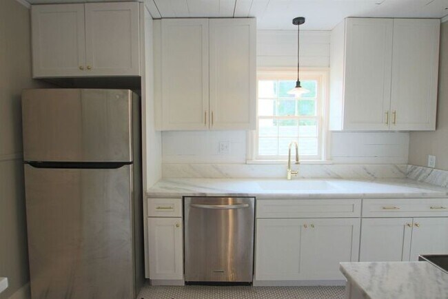 Building Photo - Tour Today! 2 bedroom Rental in Historical Charnwood District, Tyler Tx!
