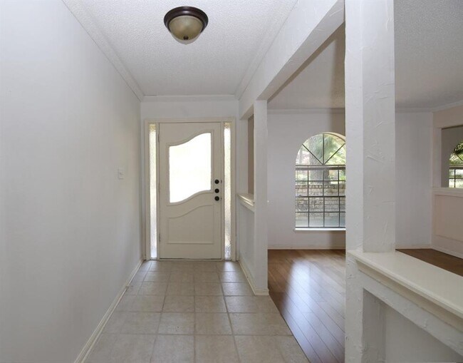 Building Photo - 710 Enchanted Trail Dr