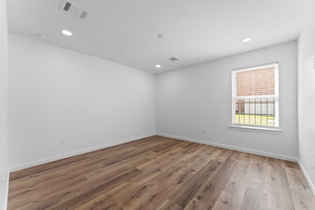 Building Photo - 1507 N Durham Dr