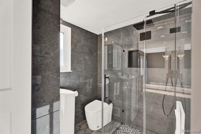 Building Photo - 1560 E Lincoln St