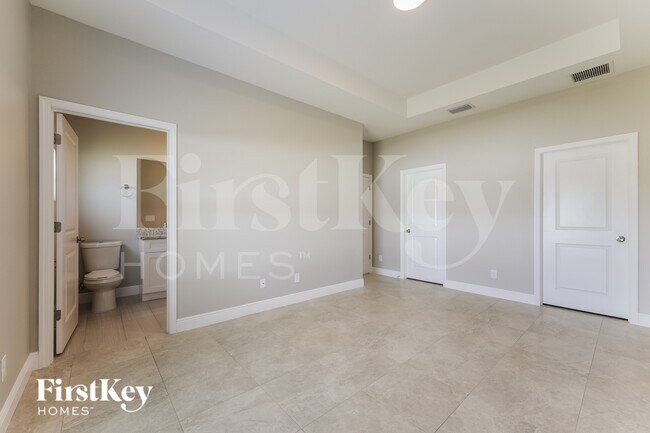 Building Photo - 3757 NE 14th Ave