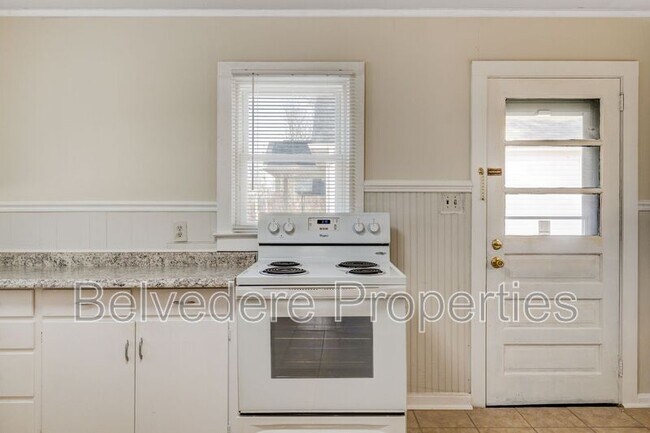 Building Photo - 709 Langford Ave