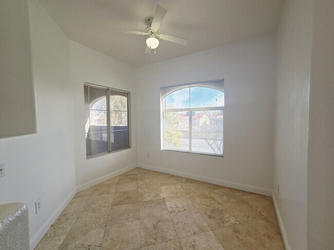 Building Photo - ONE BEDROOM ONE BATH UPSTAIRS CONDO!