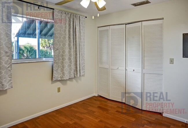 Building Photo - 251 Fenwick Dr