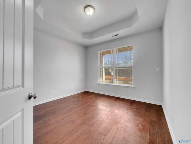 Building Photo - 411 Prom Dr SW