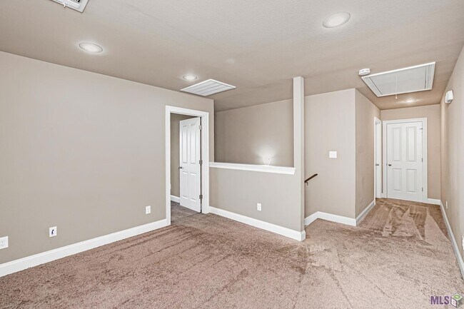 Building Photo - 18177 Pinehurst Dr