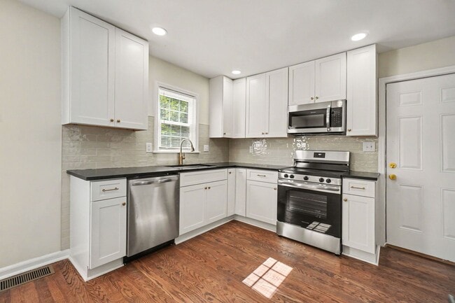 Building Photo - 490 Lynnhaven Dr SW