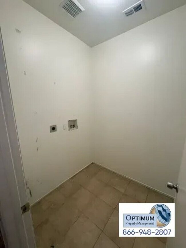 Building Photo - 12654 Meadow St