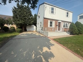 Building Photo - 410 Herricks Rd