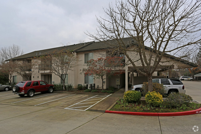 Building Photo - Cardinal Oaks