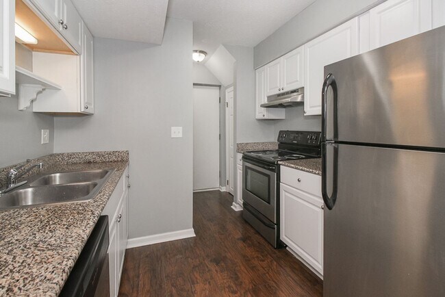 Building Photo - 3 Bedroom/2.5 Bath Westlake!! Condo living...
