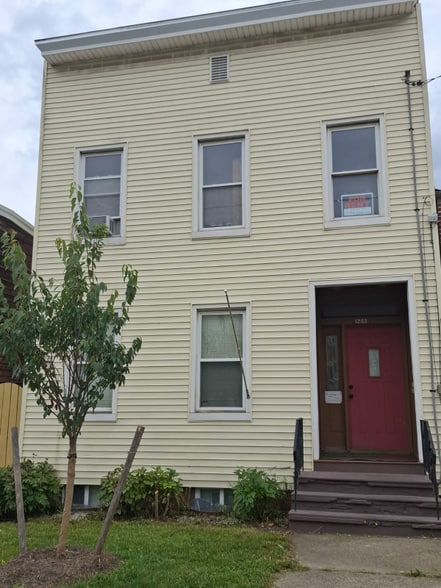 Primary Photo - 1243 Broadway