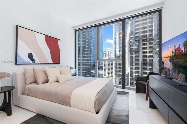 Building Photo - 300 Biscayne Blvd Way