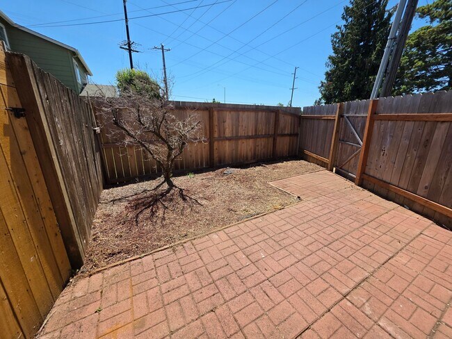 Building Photo - 15450