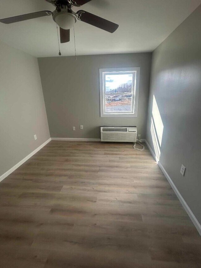 Building Photo - Lynn Garden Apt #2 - Apt #2
