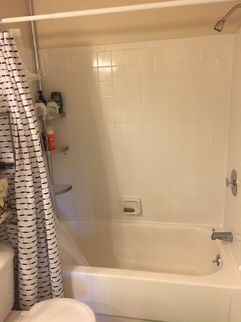 Building Photo - 525 Long Shore Dr