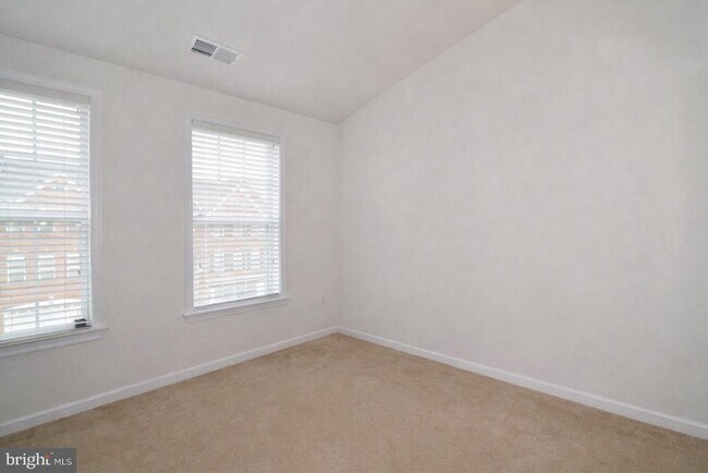 Building Photo - 43275 Mitcham Square