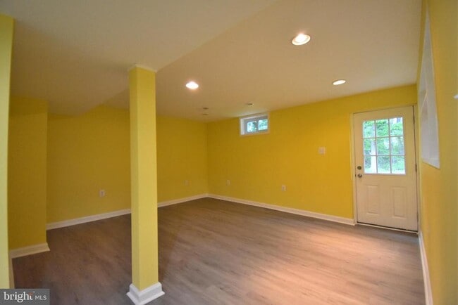 Building Photo - 7804 Ridgewood Dr