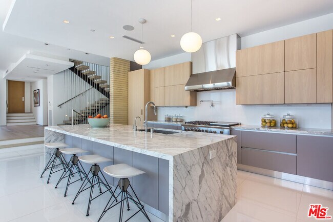 Building Photo - 1413 Queens Rd