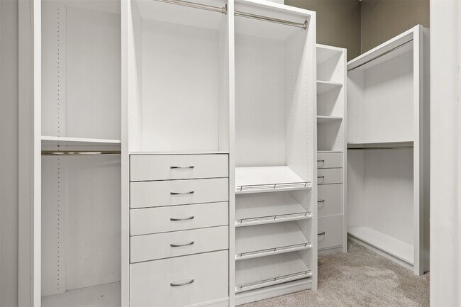 Building Photo - 7611 Waterlilly Ln