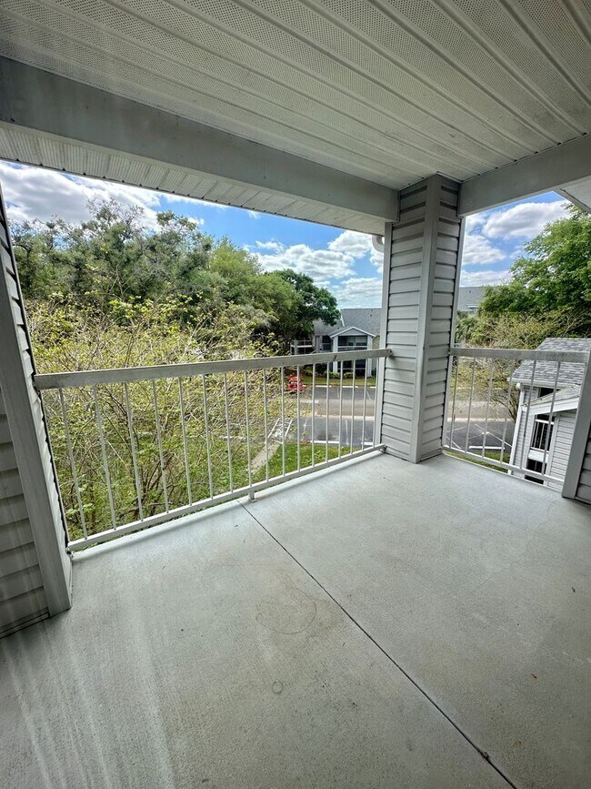 Building Photo - Beautiful 1 bed 1 bath condo in pristine l...
