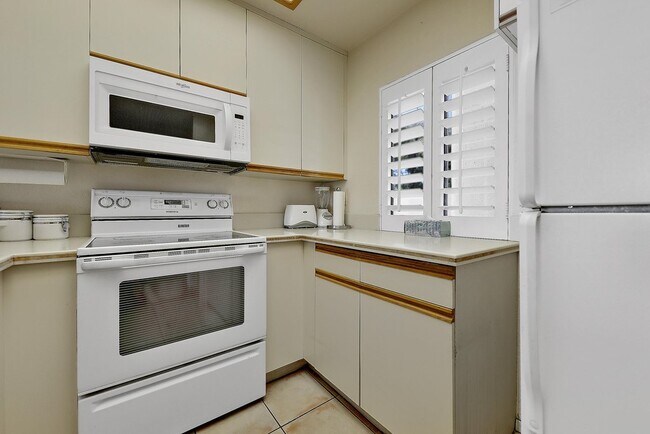Building Photo - 28346 Desert Princess Dr