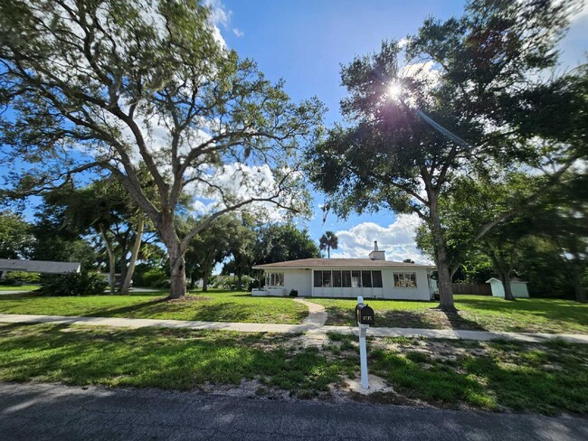 Building Photo - Charming 3-Bedroom Retreat with Spacious 1...