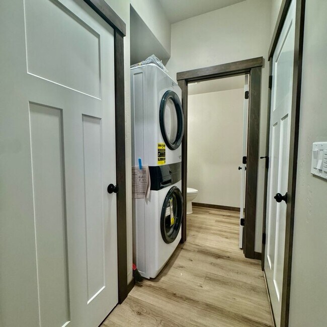 Building Photo - Brand new Townhome in heart of Rathdrum