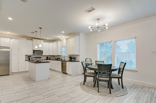 Building Photo - 14510 Sanour Dr