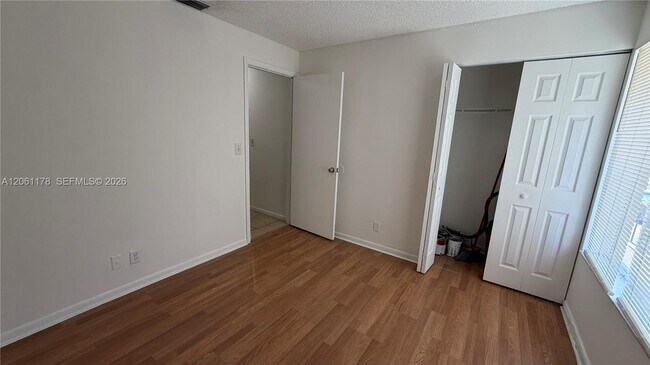 Building Photo - 2550 Riverside Dr