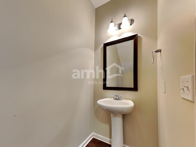 Building Photo - 19 Winslow Cir