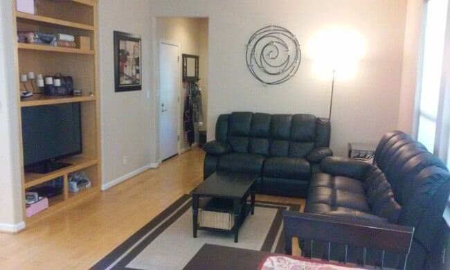 Building Photo - Pleasanton Valencia Neighborhood, 3 bed + office, 3 Bath., near BART and ORACLE! Community Pool, ...